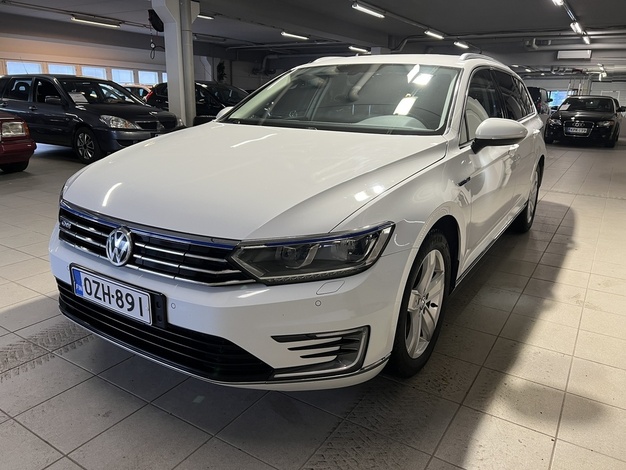 Volkswagen Passat Variant GTE Plug-In Hybrid 160 kW (218 hv) DSG-automaatti, vm. 2018, 125 tkm (1 / 13)