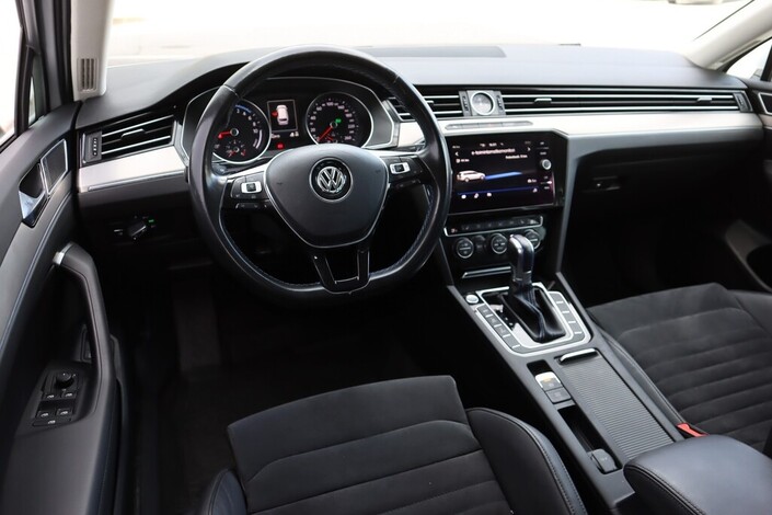 Volkswagen Passat Variant GTE Plug-In Hybrid 160 kW (218 hv) DSG-automaatti, vm. 2018, 62 tkm (10 / 23)