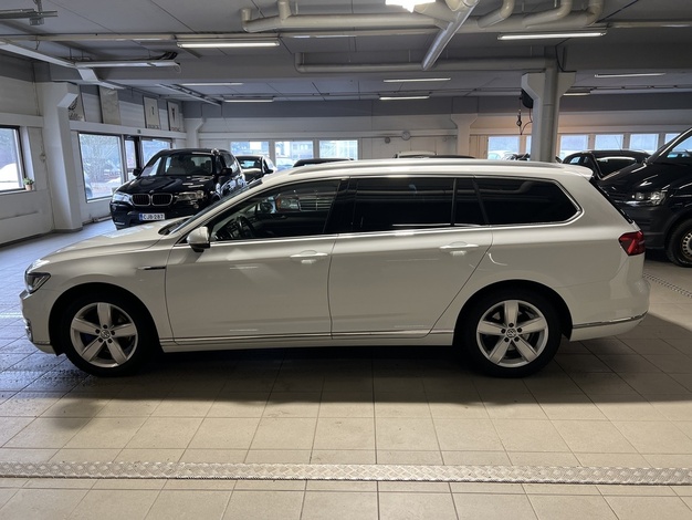 Volkswagen Passat Variant GTE Plug-In Hybrid 160 kW (218 hv) DSG-automaatti, vm. 2018, 125 tkm (6 / 13)
