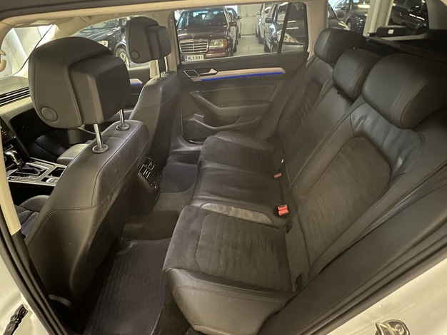 Volkswagen Passat Variant GTE Plug-In Hybrid 160 kW (218 hv) DSG-automaatti, vm. 2018, 125 tkm (8 / 13)