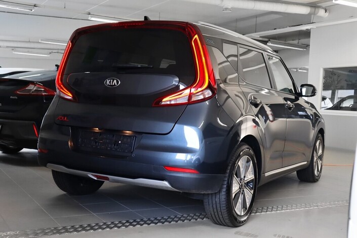 Kia Soul EV, vm. 2021, 7 tkm (4 / 18)