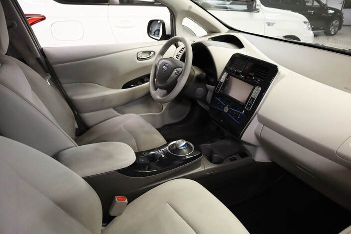 Nissan Leaf shkauto + spoileri aurinkopaneelilla, vm. 2013, 117 tkm (4 / 7)