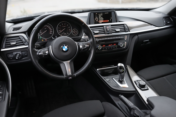 BMW 320 F30 Sedan 320i TwinPower Turbo A Athlete Edition, vm. 2015, 107 tkm (8 / 17)