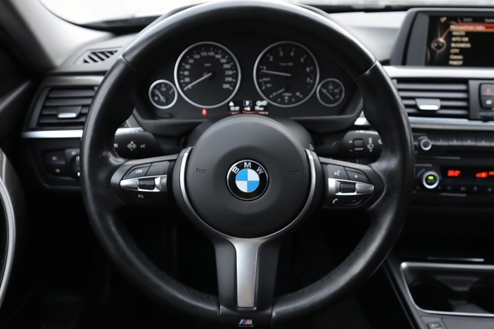 BMW 320 F30 Sedan 320i TwinPower Turbo A Athlete Edition, vm. 2015, 107 tkm (9 / 17)
