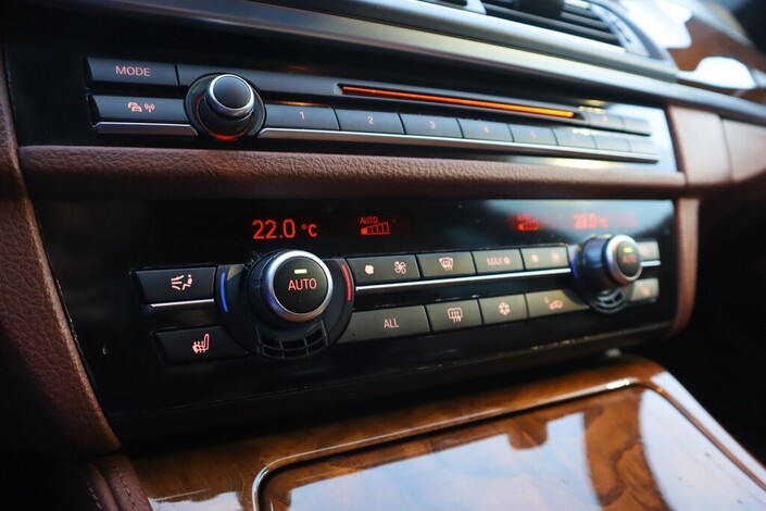 BMW 520 A F10 Sedan Business, vm. 2011, 261 tkm (16 / 18)