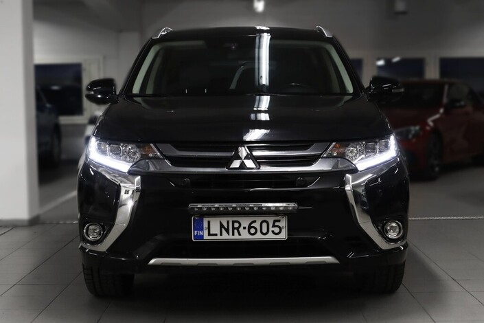 Mitsubishi Outlander PHEV Instyle Navi Business 4WD 5P, vm. 2017, 162 tkm (2 / 23)