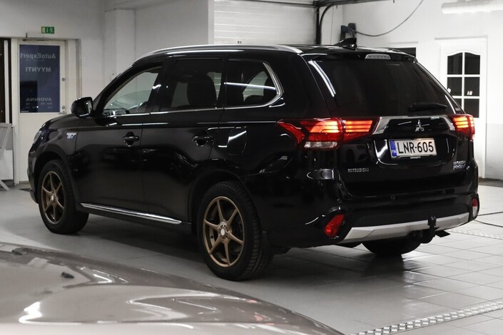 Mitsubishi Outlander PHEV Instyle Navi Business 4WD 5P, vm. 2017, 162 tkm (5 / 23)