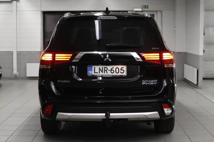 Mitsubishi Outlander PHEV Instyle Navi Business 4WD 5P, vm. 2017, 162 tkm (6 / 23)