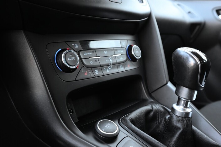 Ford Focus 1,0 EcoBoost 125 hv Start/Stop M6 Edition Wagon, vm. 2017, 124 tkm (12 / 15)
