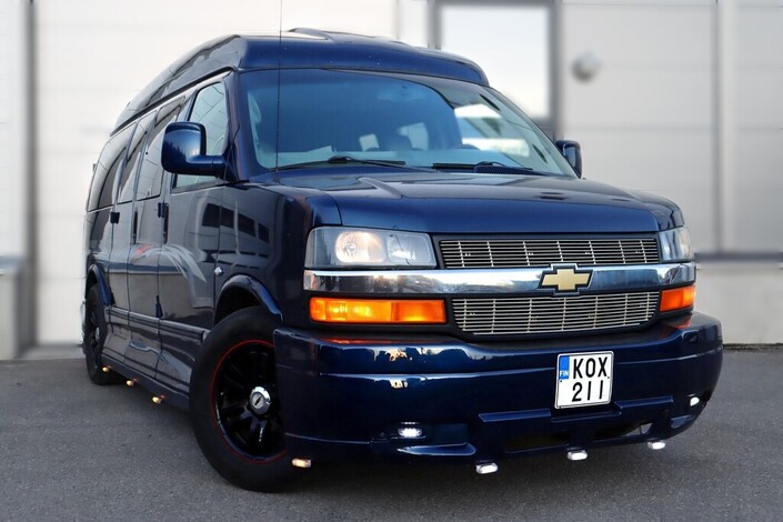 Chevrolet Chevy Van Explorer  Luxus Bussi  5.3 V8 Automaatti 6Hl, vm. 2004, 128 tkm (1 / 16)