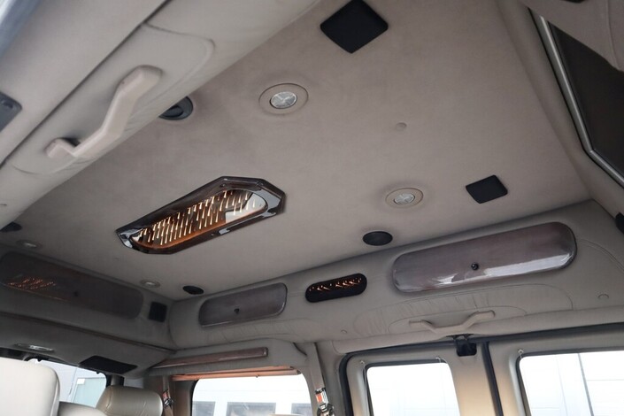 Chevrolet Chevy Van Explorer  Luxus Bussi  5.3 V8 Automaatti 6Hl, vm. 2004, 132 tkm (12 / 16)