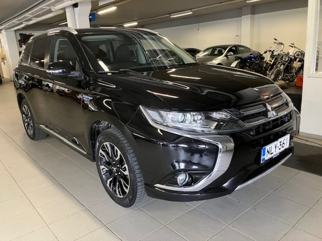 Mitsubishi Outlander PHEV EXE Navi 4WD 5P, vm. 2016, 131 tkm (1 / 13)