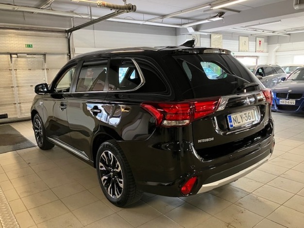 Mitsubishi Outlander PHEV EXE Navi 4WD 5P, vm. 2016, 131 tkm (10 / 13)