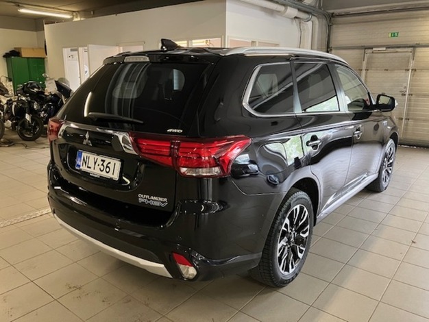 Mitsubishi Outlander PHEV EXE Navi 4WD 5P, vm. 2016, 131 tkm (8 / 13)