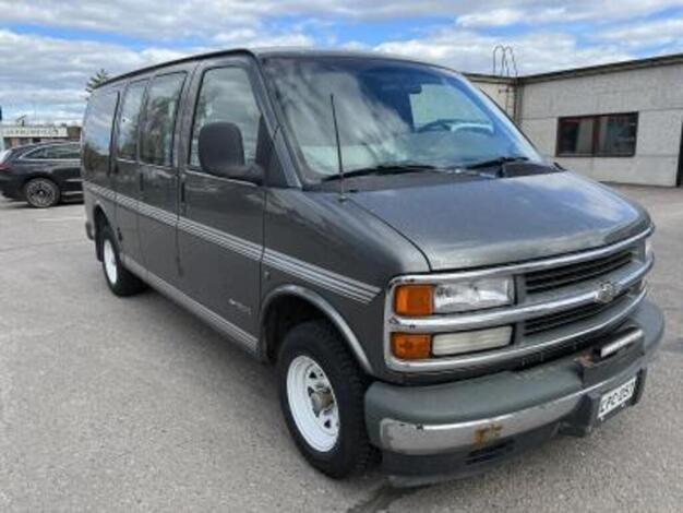 Chevrolet Express 4.3 7hlo Express 4300cm3 A 7hl, B-kortti., vm. 2000, 153 tkm (2 / 9)