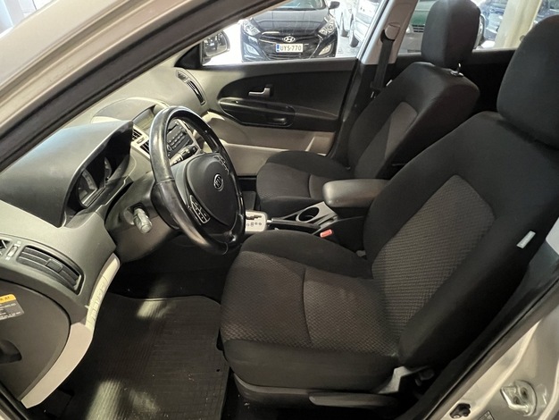 Kia cee'd 1,6 EX HB 5D A/T, vm. 2009, 133 tkm (7 / 12)
