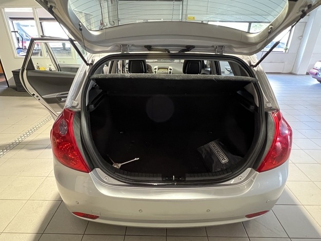Kia cee'd 1,6 EX HB 5D A/T, vm. 2009, 133 tkm (9 / 12)
