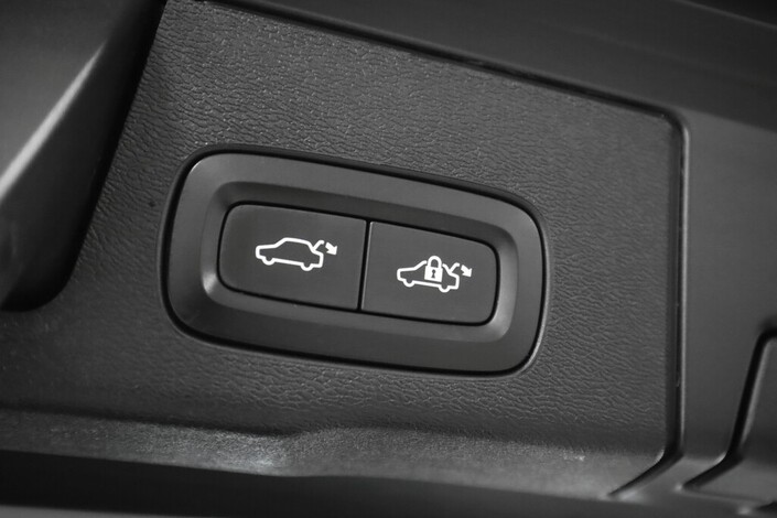 Volvo XC60 B4 AWD D-MHEV Business Inscription aut, vm. 2021, 139 tkm (23 / 25)
