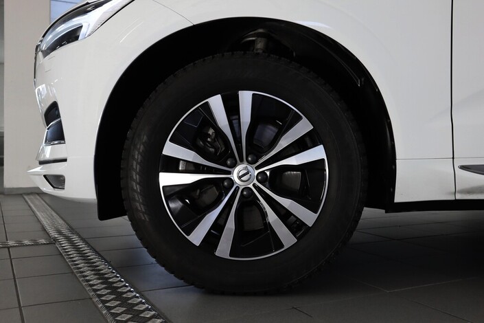 Volvo XC60 B4 AWD D-MHEV Business Inscription aut, vm. 2021, 139 tkm (5 / 25)
