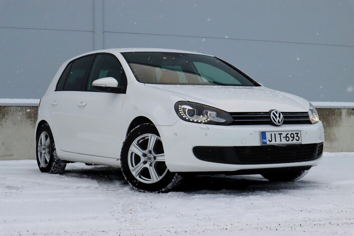 Volkswagen Golf Comfort Plus 1,4 TSI 90 kW (122 hv) DSG-automaatti 4-ovinen, vm. 2013, 119 tkm (1 / 15)
