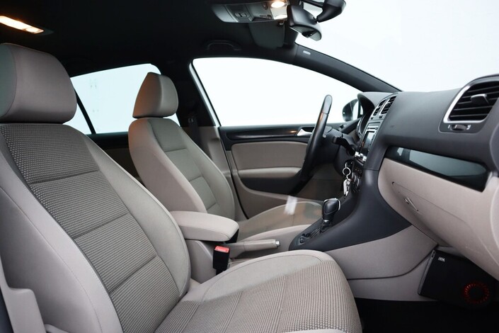 Volkswagen Golf Comfort Plus 1,4 TSI 90 kW (122 hv) DSG-automaatti 4-ovinen, vm. 2013, 119 tkm (13 / 15)