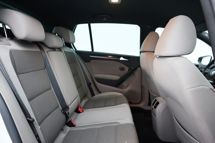 Volkswagen Golf Comfort Plus 1,4 TSI 90 kW (122 hv) DSG-automaatti 4-ovinen, vm. 2013, 119 tkm (14 / 15)