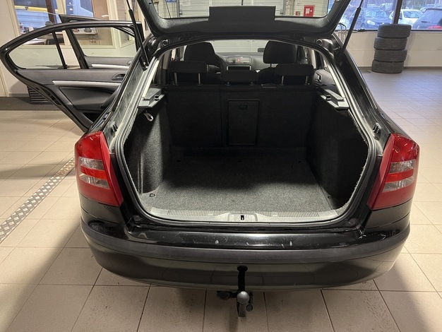 Skoda Octavia 1,6 Ambiente, vm. 2007, 245 tkm (9 / 21)
