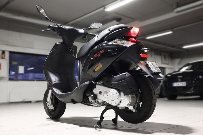 Piaggio ZIP , vm. 2022, 3 tkm (1 / 12)