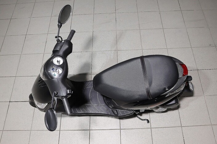 Piaggio ZIP , vm. 2022, 3 tkm (5 / 12)