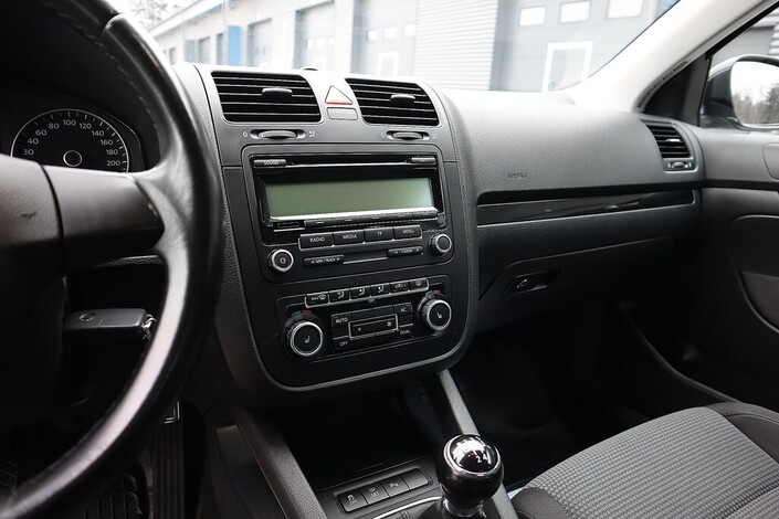 Volkswagen Jetta Comfortline JUBILEUM 1,6 TDI 77 kW (105 hv), vm. 2010, 302 tkm (10 / 16)