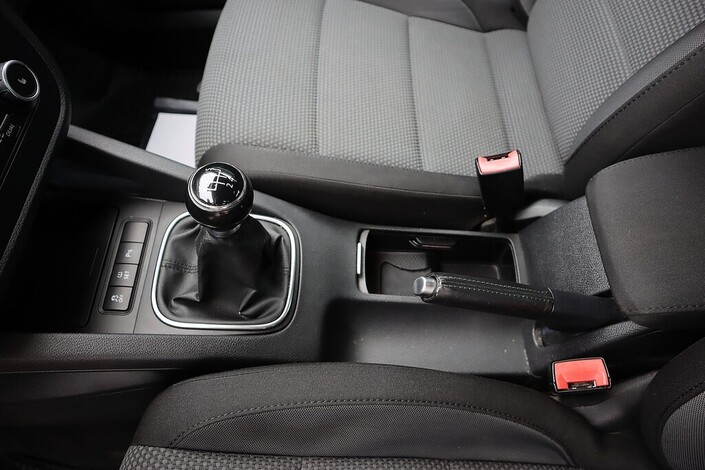 Volkswagen Jetta Comfortline JUBILEUM 1,6 TDI 77 kW (105 hv), vm. 2010, 302 tkm (11 / 16)