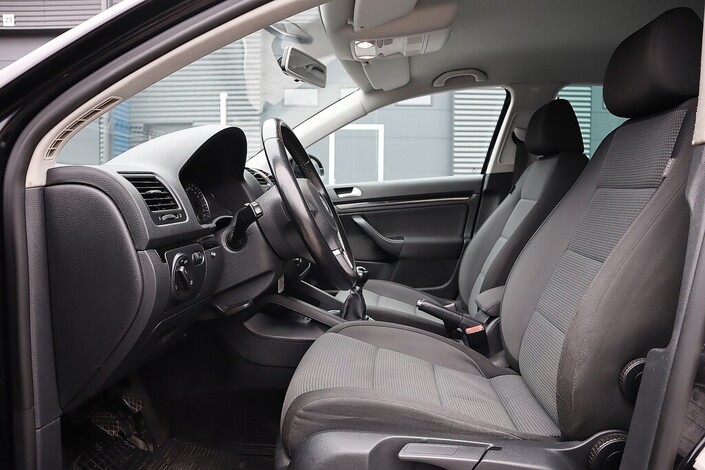 Volkswagen Jetta Comfortline JUBILEUM 1,6 TDI 77 kW (105 hv), vm. 2010, 302 tkm (12 / 16)