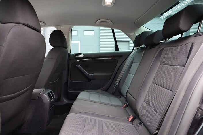 Volkswagen Jetta Comfortline JUBILEUM 1,6 TDI 77 kW (105 hv), vm. 2010, 302 tkm (13 / 16)