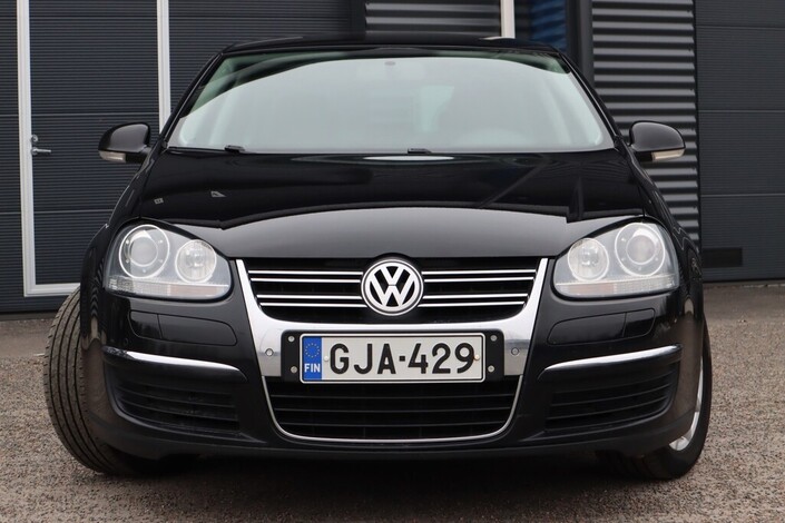 Volkswagen Jetta Comfortline JUBILEUM 1,6 TDI 77 kW (105 hv), vm. 2010, 302 tkm (2 / 16)