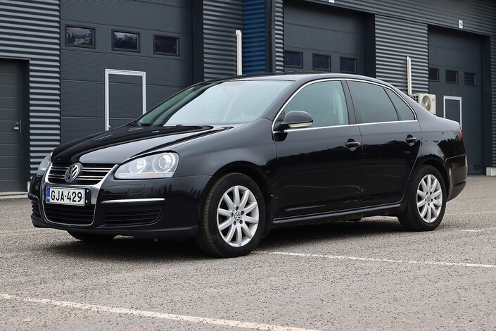 Volkswagen Jetta Comfortline JUBILEUM 1,6 TDI 77 kW (105 hv), vm. 2010, 302 tkm (3 / 16)