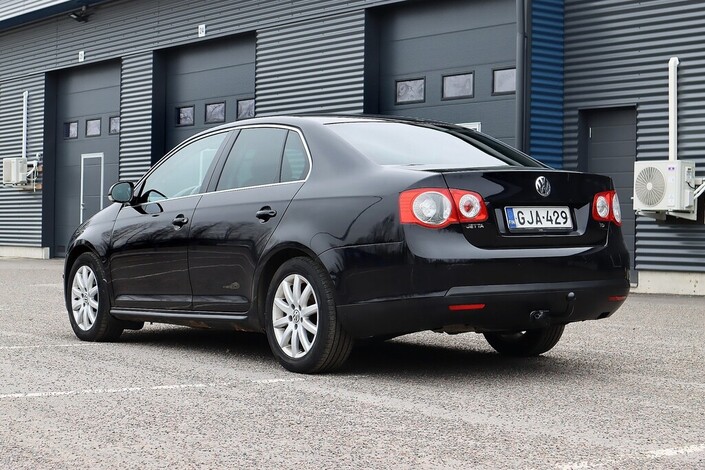 Volkswagen Jetta Comfortline JUBILEUM 1,6 TDI 77 kW (105 hv), vm. 2010, 302 tkm (5 / 16)