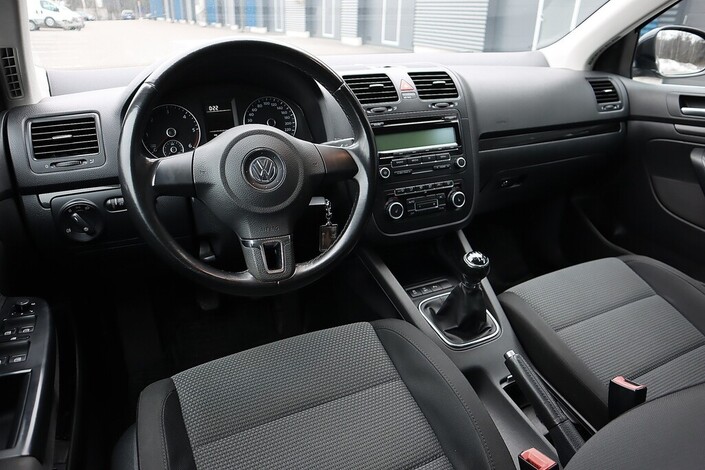 Volkswagen Jetta Comfortline JUBILEUM 1,6 TDI 77 kW (105 hv), vm. 2010, 302 tkm (9 / 16)