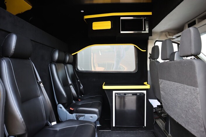 Ford Transit 2,0 TDCi  M6 Etuveto  L2H2 Retkeilyauto 3+3, vm. 2023, 83 tkm (18 / 22)