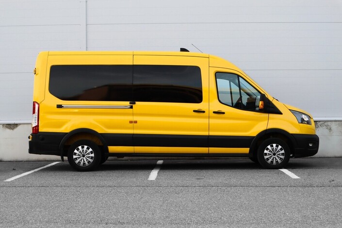 Ford Transit 2,0 TDCi  M6 Etuveto  L2H2 Retkeilyauto 3+3, vm. 2023, 83 tkm (4 / 22)