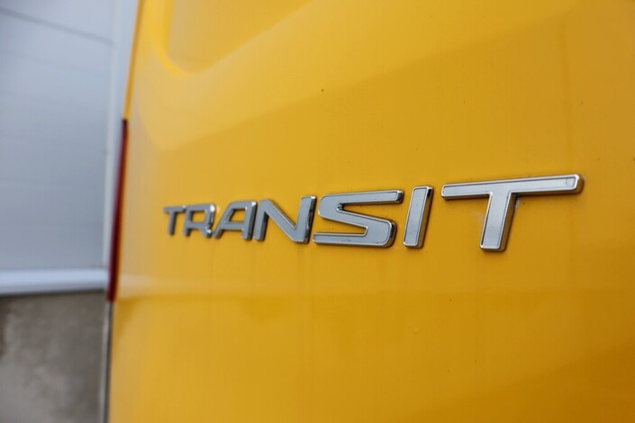 Ford Transit 2,0 TDCi  M6 Etuveto  L2H2 Retkeilyauto 3+3, vm. 2023, 83 tkm (7 / 22)