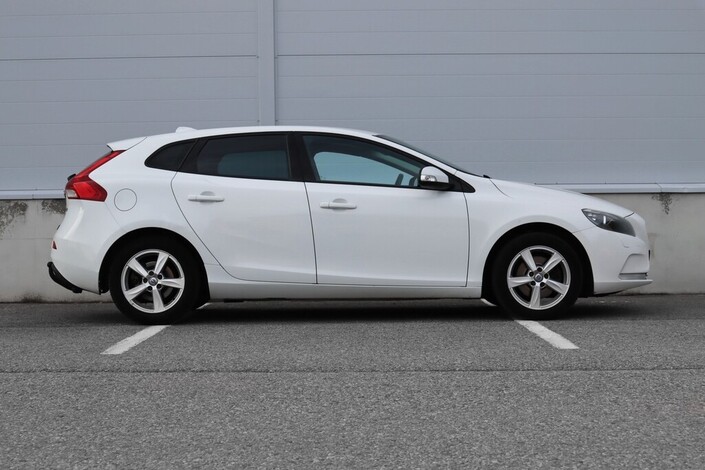 Volvo V40 D2 Kinetic aut, vm. 2014, 341 tkm (3 / 15)
