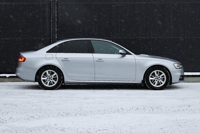Audi A4 Sedan Business Sport S-Line 1,8 TFSI 125 kW multitronic, vm. 2015, 154 tkm (4 / 24)
