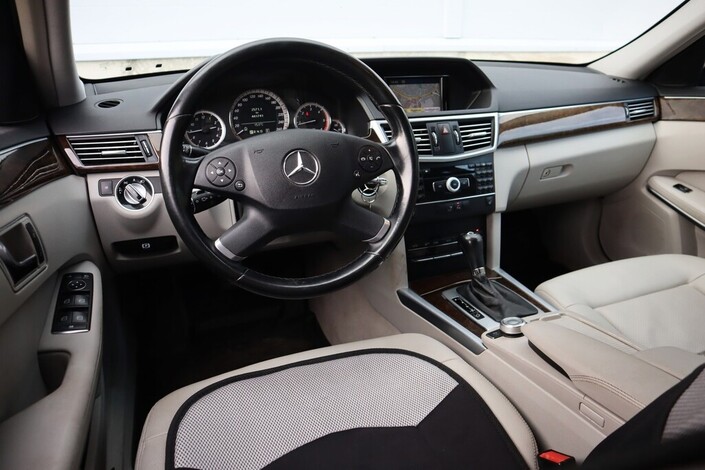 Mercedes-Benz E 220 CDI BE T A Premium Business, vm. 2011, 441 tkm (10 / 24)