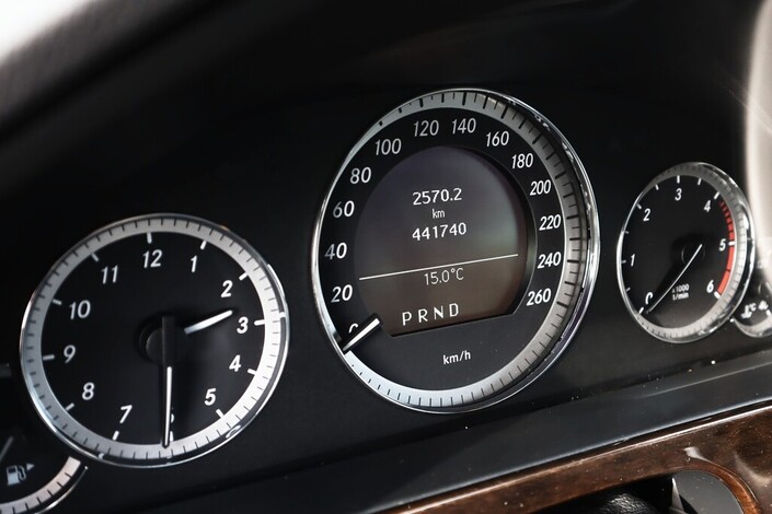 Mercedes-Benz E 220 CDI BE T A Premium Business, vm. 2011, 441 tkm (11 / 24)
