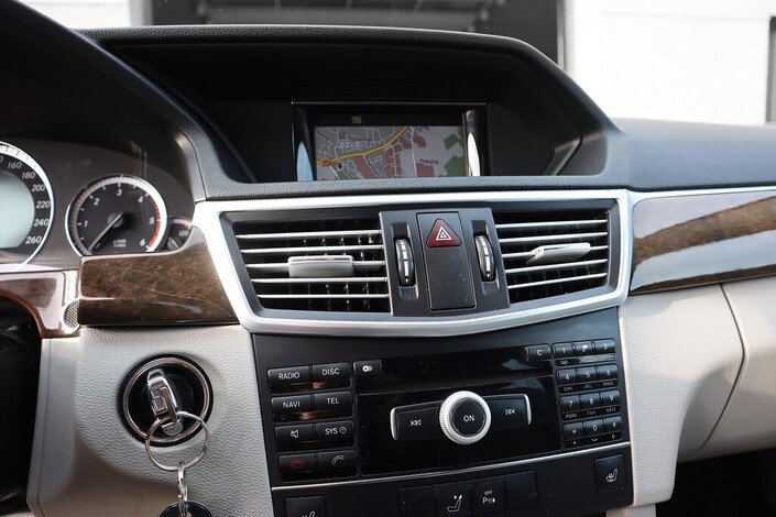 Mercedes-Benz E 220 CDI BE T A Premium Business, vm. 2011, 441 tkm (12 / 24)