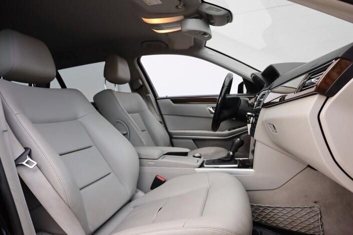 Mercedes-Benz E 220 CDI BE T A Premium Business, vm. 2011, 441 tkm (17 / 24)