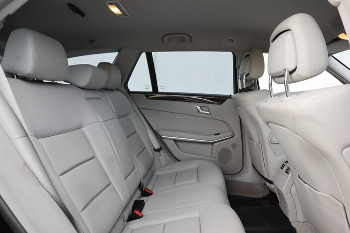 Mercedes-Benz E 220 CDI BE T A Premium Business, vm. 2011, 441 tkm (18 / 24)