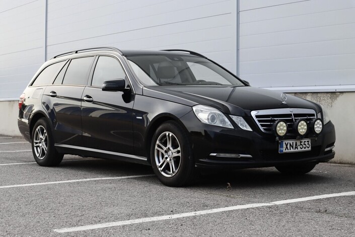 Mercedes-Benz E 220 CDI BE T A Premium Business, vm. 2011, 441 tkm (2 / 24)