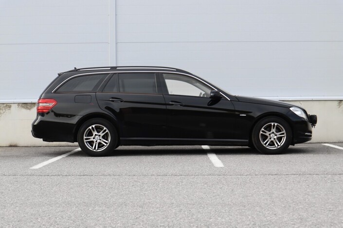 Mercedes-Benz E 220 CDI BE T A Premium Business, vm. 2011, 441 tkm (3 / 24)