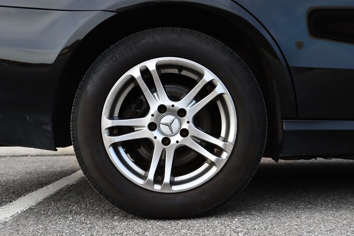 Mercedes-Benz E 220 CDI BE T A Premium Business, vm. 2011, 441 tkm (8 / 24)
